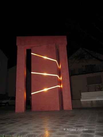 Waldenserdenkmal bei Nacht im Dezember 2015